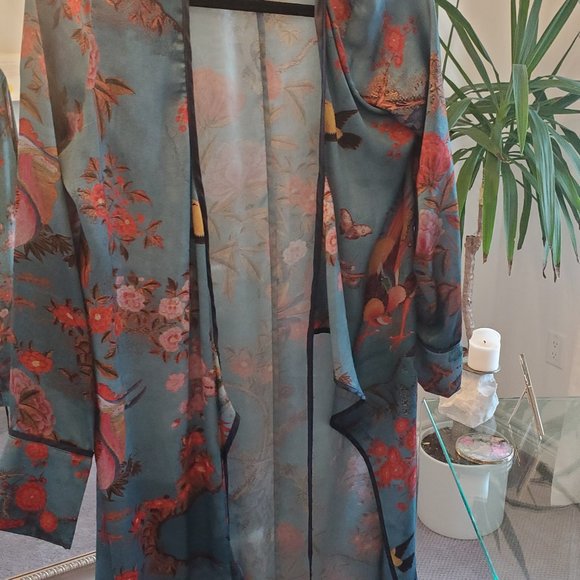 BEAUTIFUL ZARA COVERUP/ACCESSORY PIECE - Picture 1 of 4